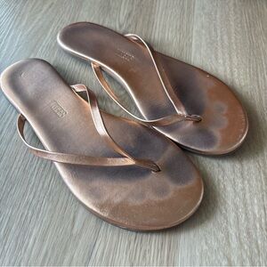 ** TKEES size 7 Rose Gold Flip Flops